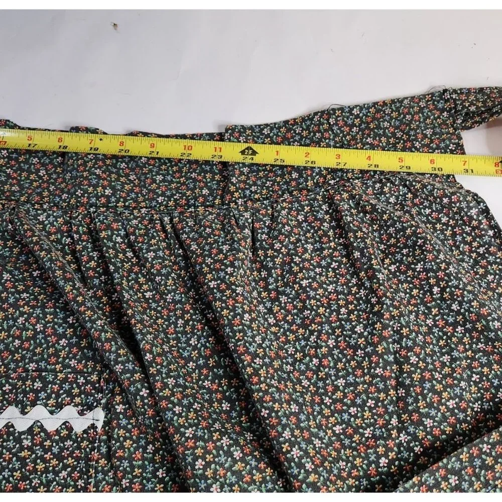 Apron Floral Pocket Rickrack Trim cottagecore grannycore Vtg country kitchen